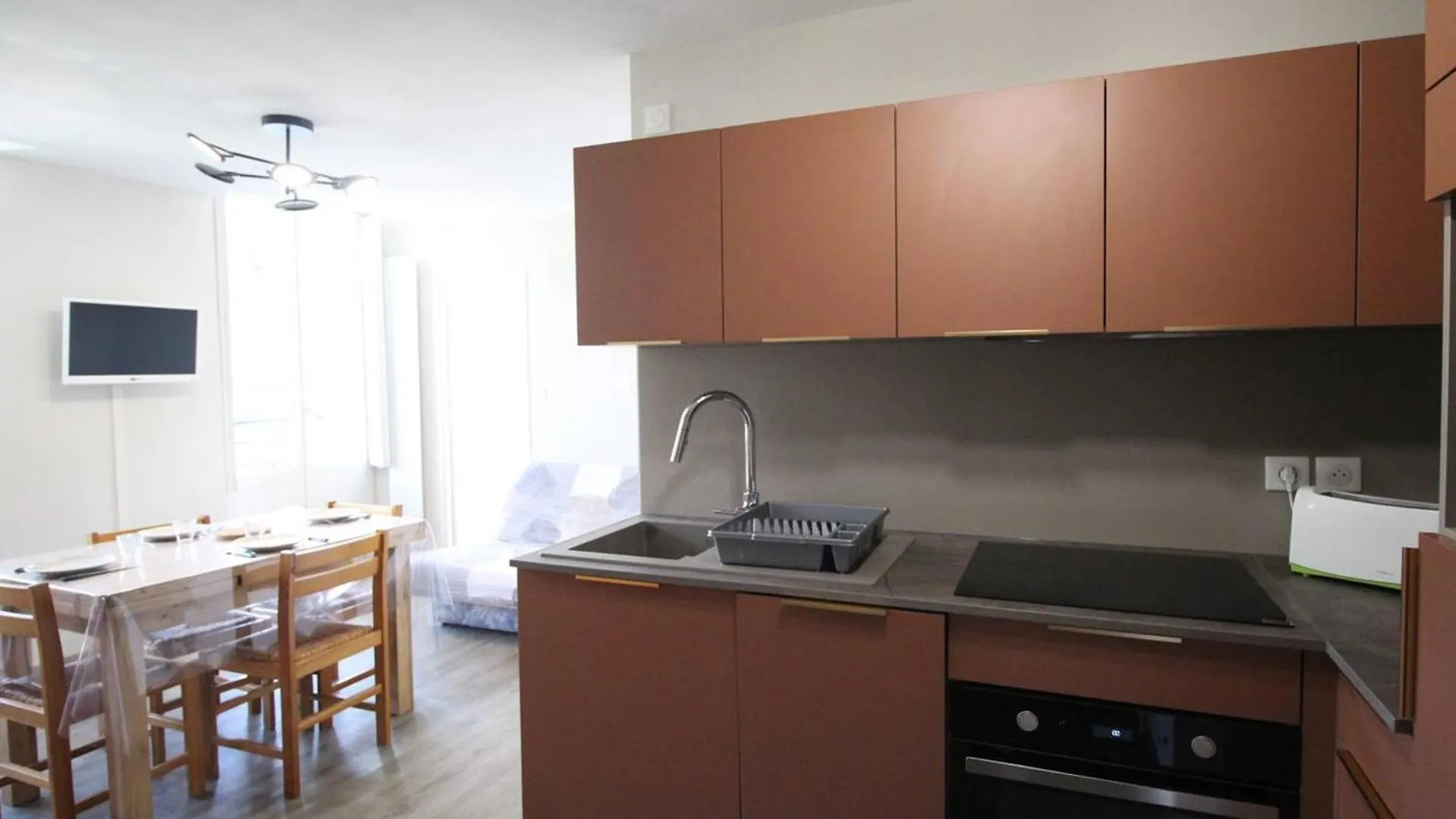 Luchon - 2 Pieces Cabine Pour 6 Pers. Avec Parking Et Animaux Admis - Fr-1-313-226 Bagnères-de-Luchon